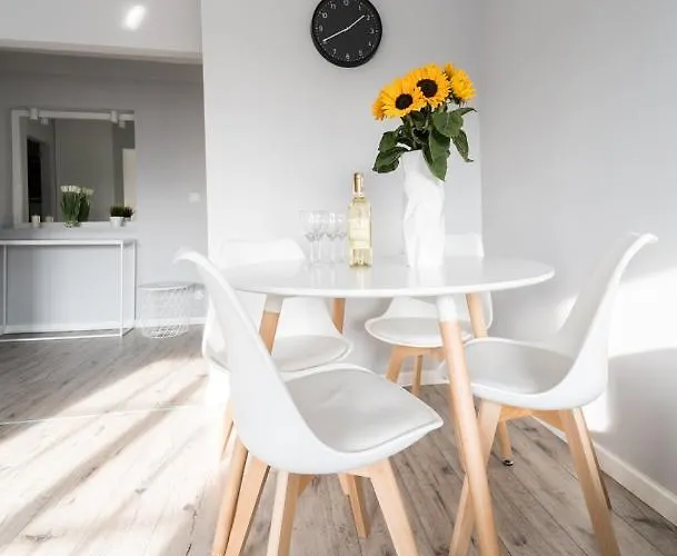 Market Square - Rynek 44 - Opposit Town Hall - 3