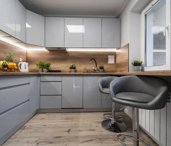 Market Square - Rynek 44 - Opposit Town Hall - 3