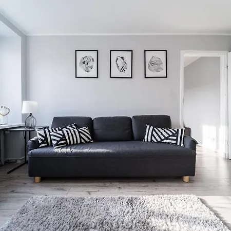 Market Square - Rynek 44 - Opposit Town Hall - 3